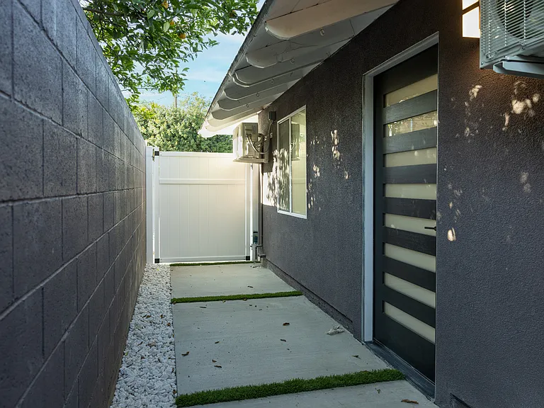 22347 Vanowen St — Photo 8