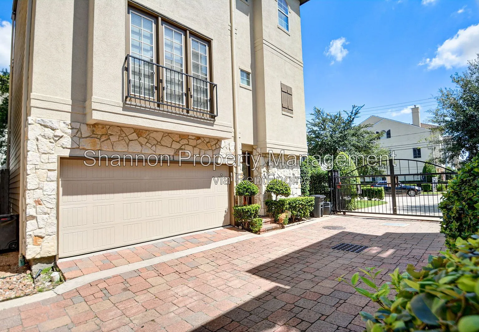 3 bed, 3.5 bath, 2502 sqft, $3,150 — Photo 1