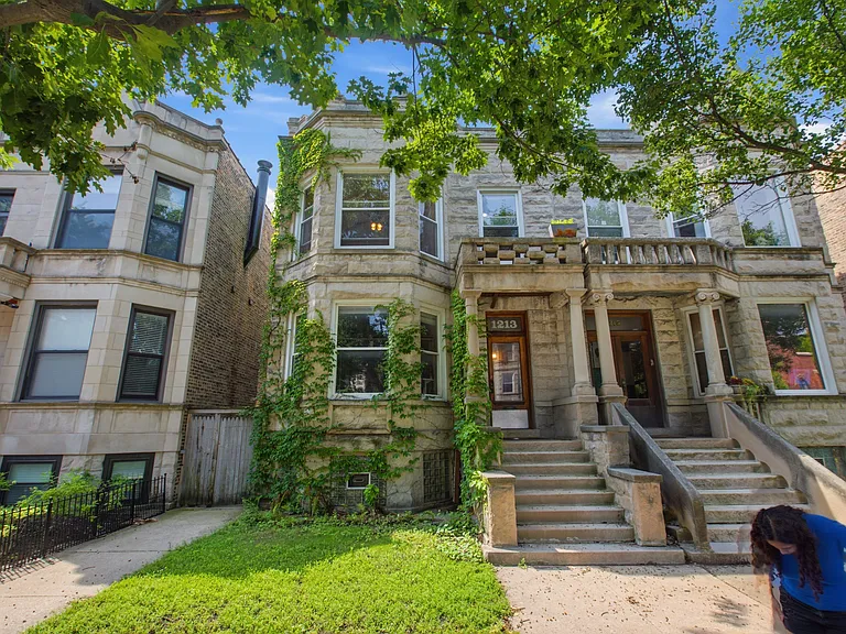 1213 W Addison St #1 — Photo 11