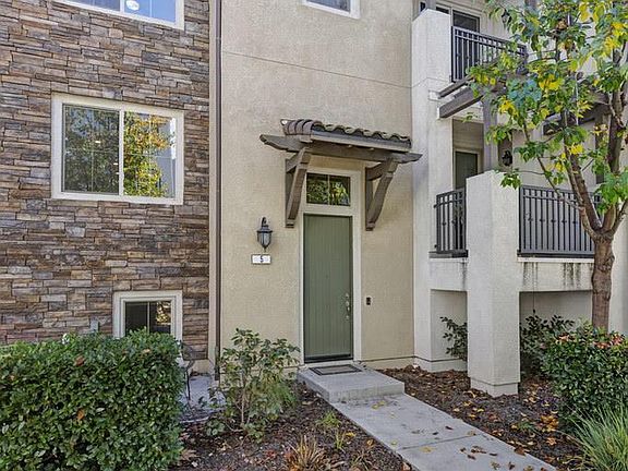 3rd image of 186 William Manly St Unit 5