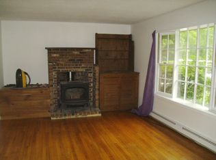 39 S Valley Rd, Pelham, MA 01002