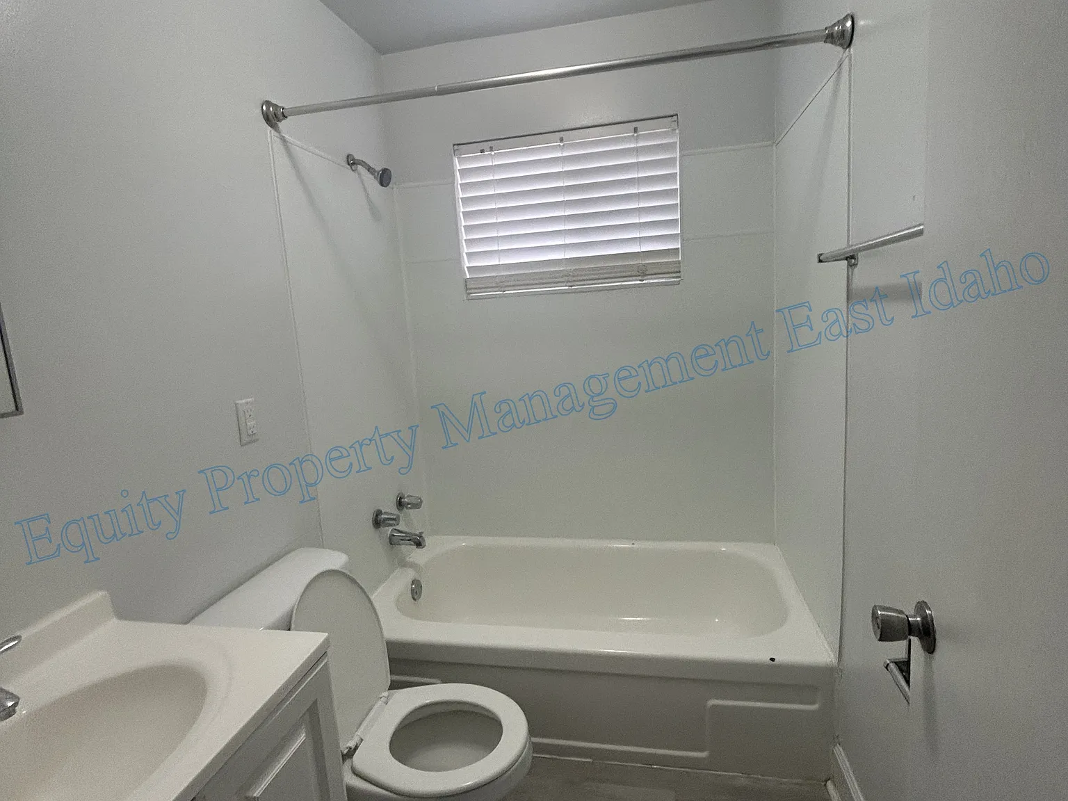 ID - 1070 McKinley Ave - LB - 13 — Photo 2