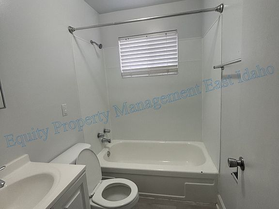 2nd image of 1070 McKinley Ave #13