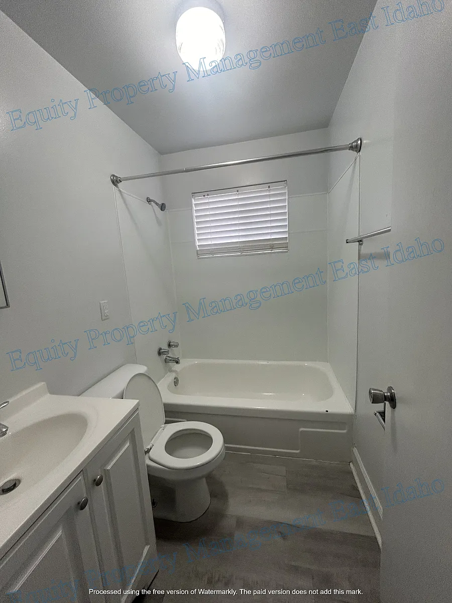 Building Photo - 1070 McKinley Ave #13