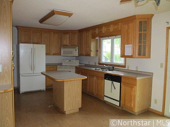 3rd image of 601 Southview Drive W