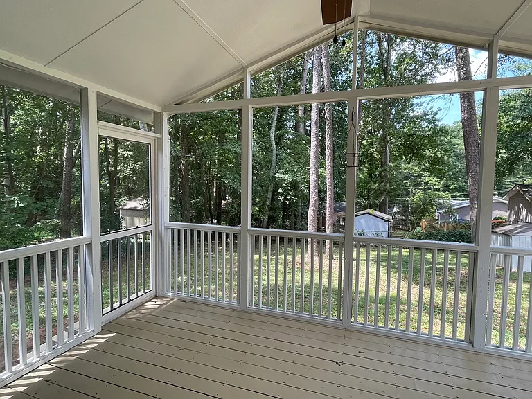 956 Seville Dr — Photo 12
