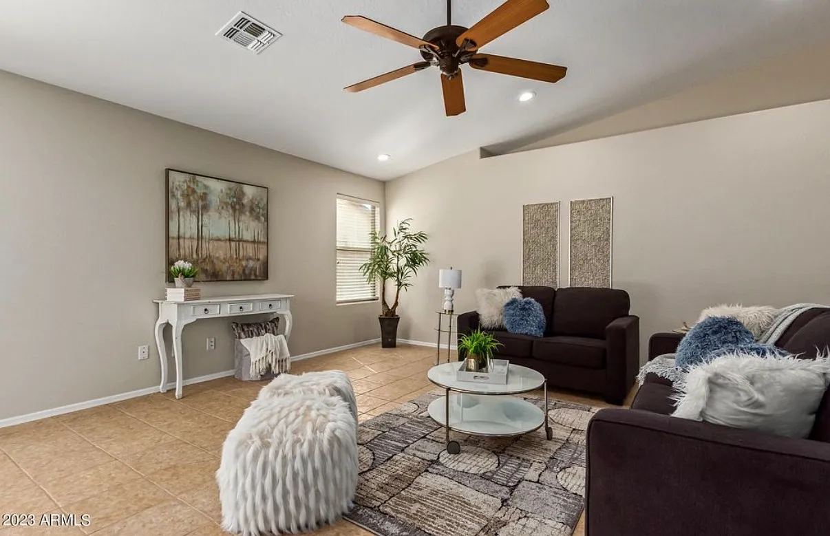 4 bed, 1749 sqft, $3,000 — Photo 4
