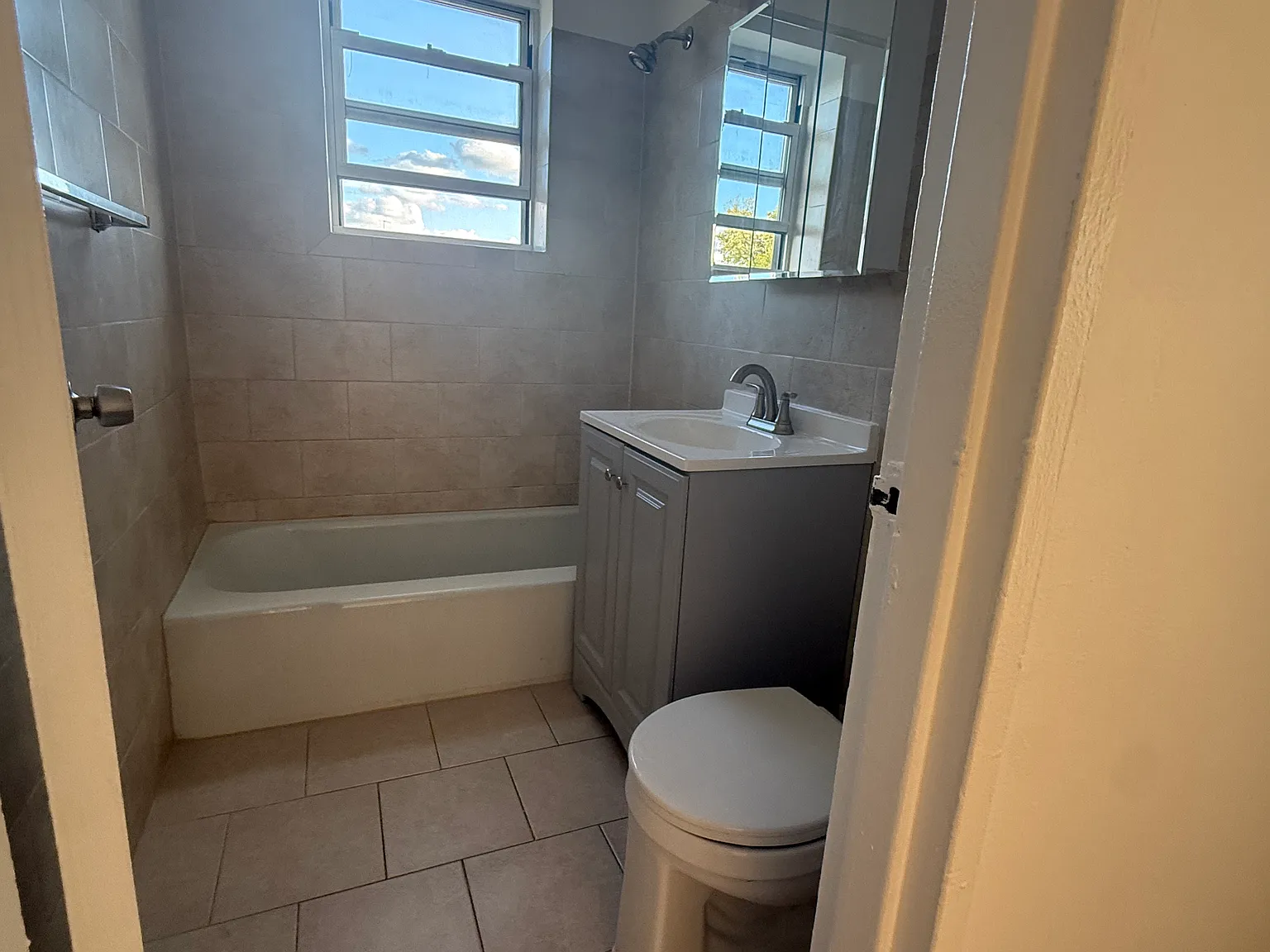2 bed, 900 sqft, $2,600 — Photo 3