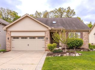 74 Eagle Ridge Rd, Lake Orion, MI 48360