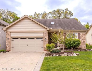 74 Eagle Ridge Rd, Lake Orion, MI, 48360
