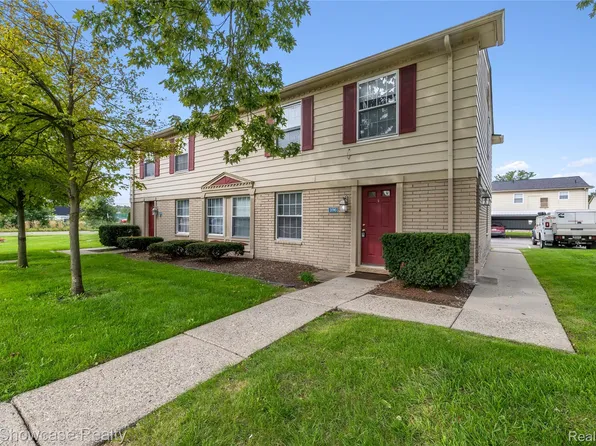 106 Princeton Dr, South Lyon, MI 48178