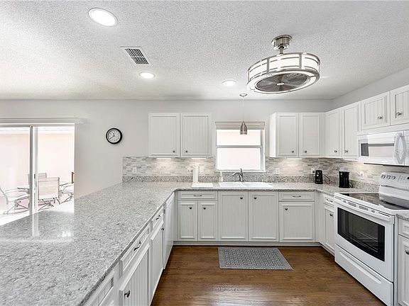 3rd image of 641 Enconto St
