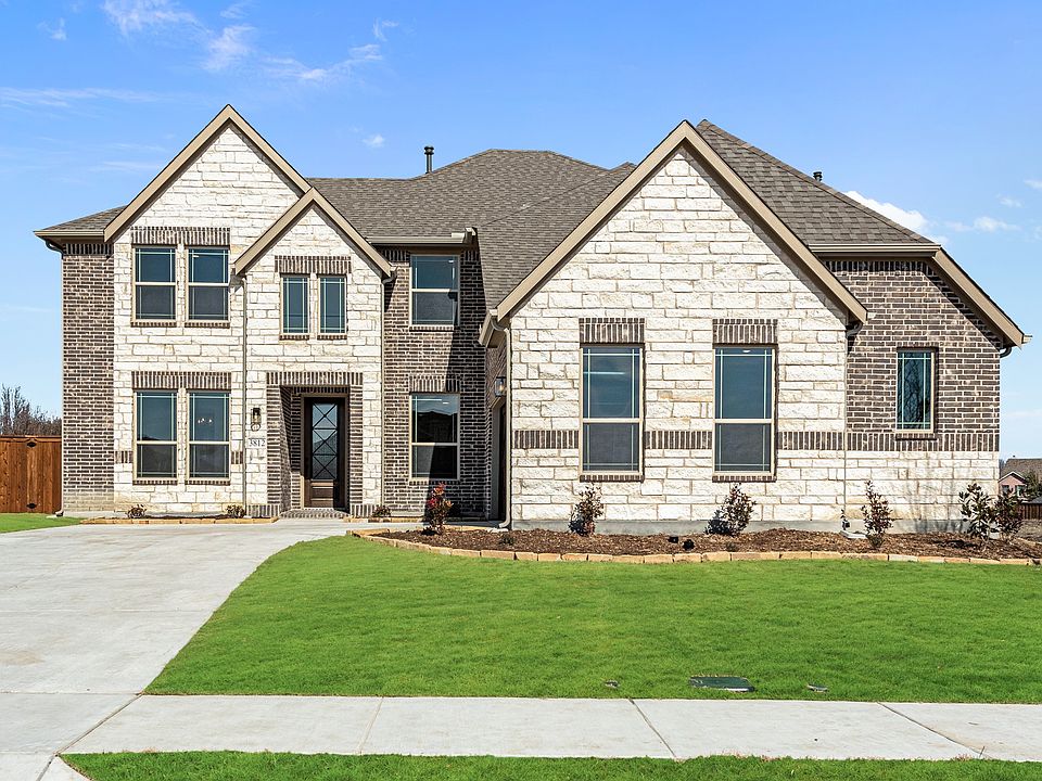 1st image of 3812 Oakcrest Dr