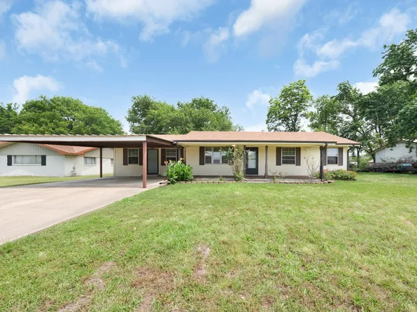 104 W Oak St, Yantis, TX 75497