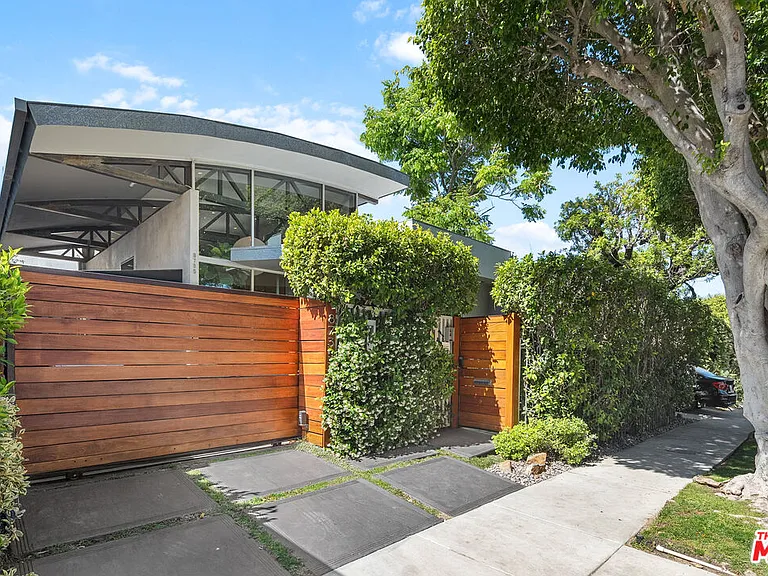 8735 Dorrington Ave — Photo 2