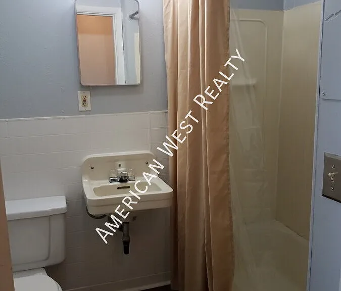 214 N Bernard St — Photo 6