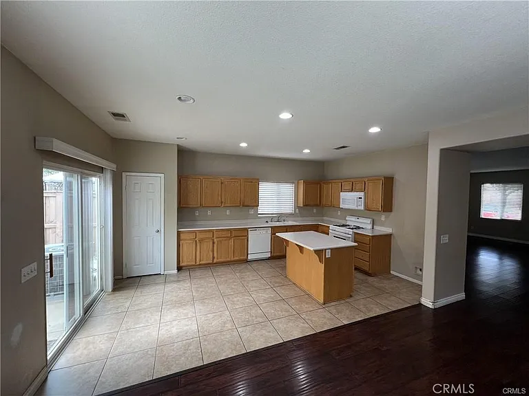 126 Ibiza Ln — Photo 2