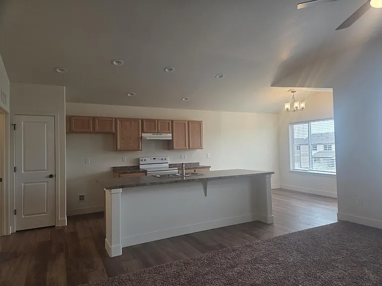 612 87th Ave — Photo 5