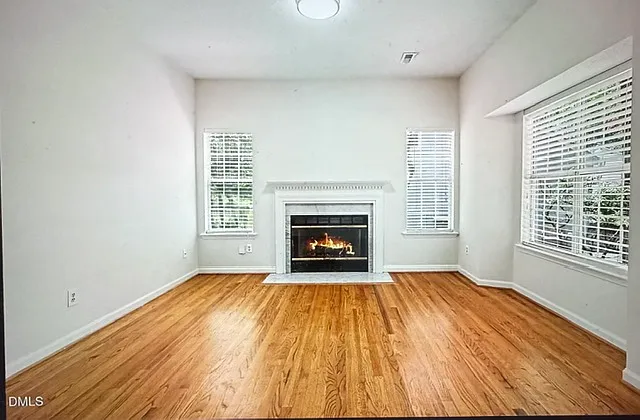 3 bed, 1760 sqft, $2,400 — Photo 2