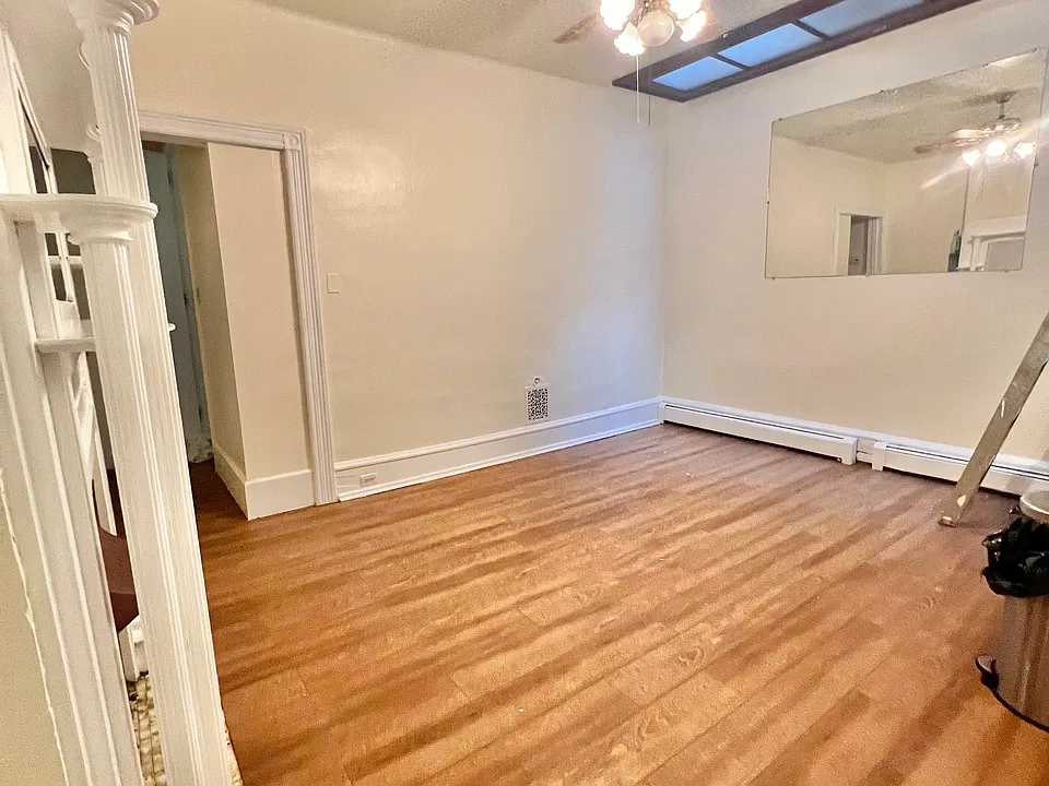 Unit 1R: Living room