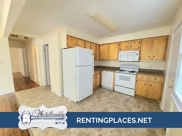 1210 Holden Dr — Photo 3
