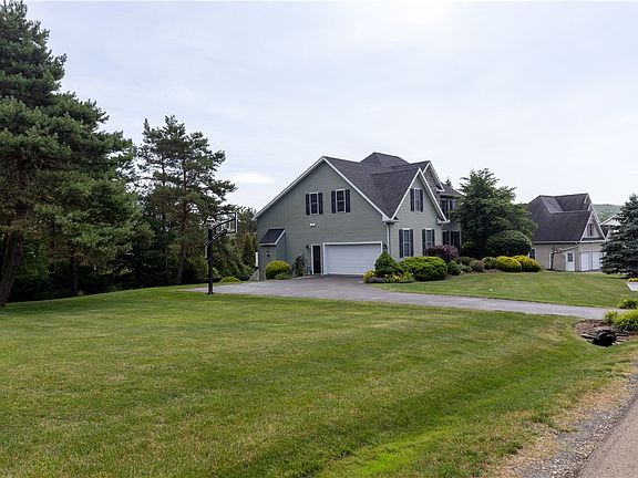 4th image of 130 Hylan Ter