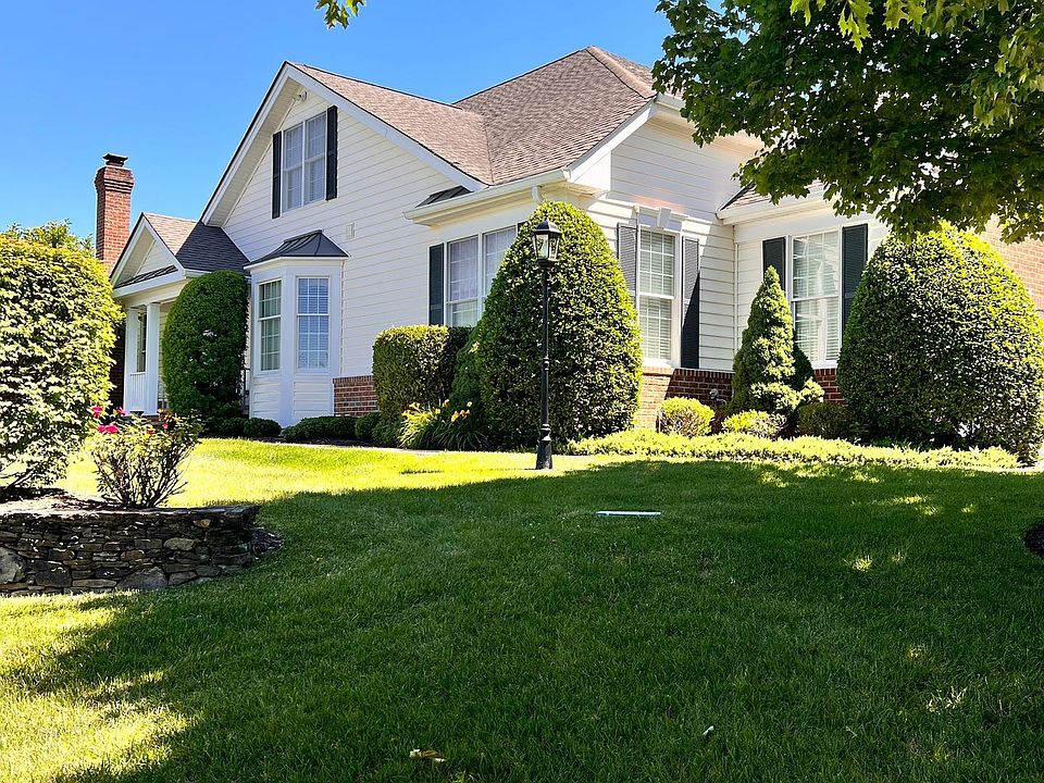 1st image of 832 Cider Mill Ln
