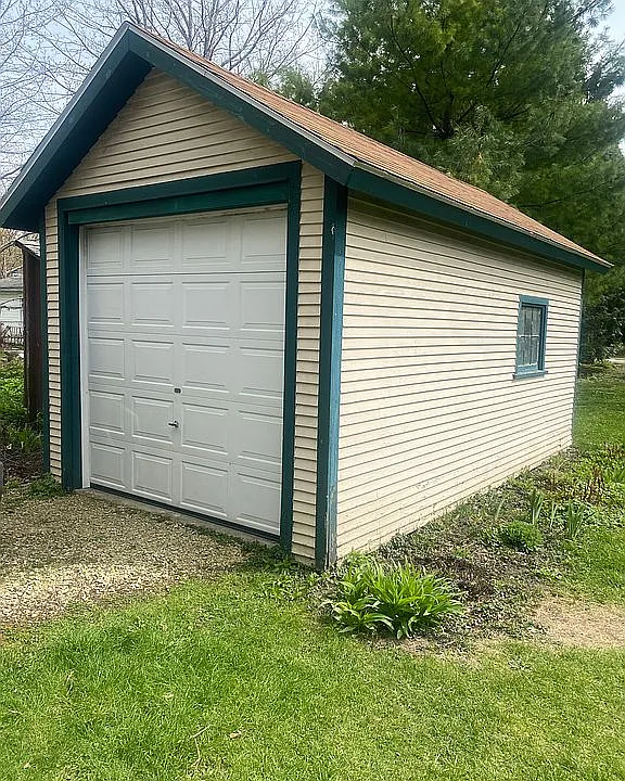 1 Car Garage