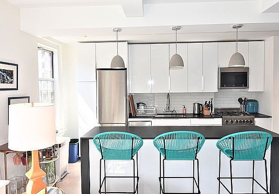 4th image of 31 E 12th St APT 10E