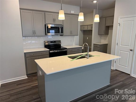 3rd image of 4614 Lakeview Rd #2