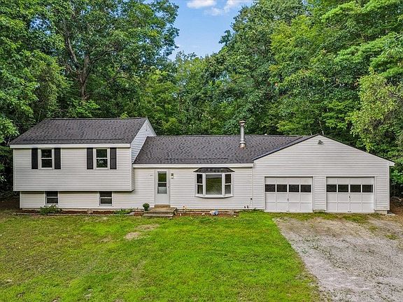 3rd image of 62 Pine Ridge Road