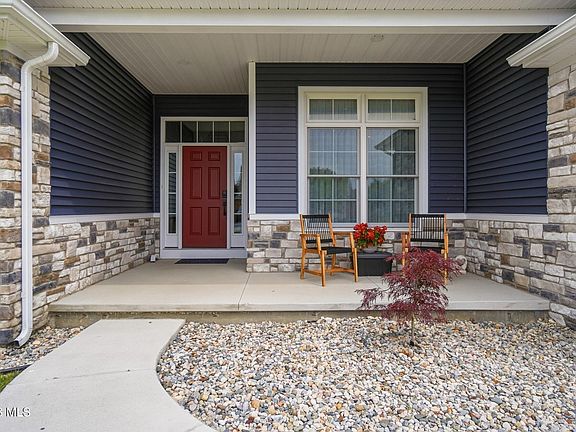 3rd image of 305 Ridgepoint Cir