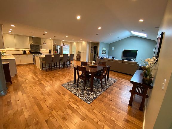 3rd image of 3547 S Croydon Ct