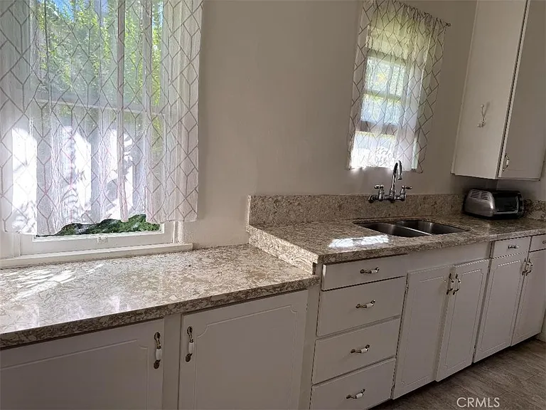 7429 Hesperia Ave — Photo 8