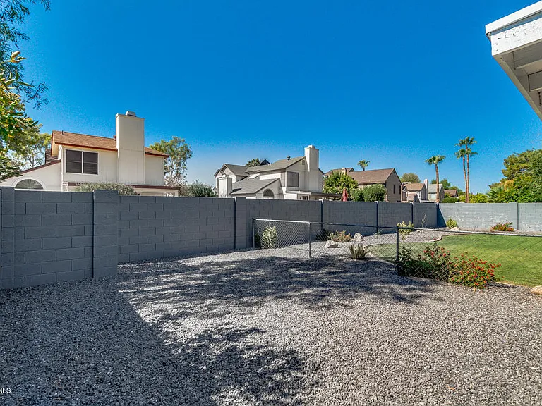 1115 W Barrow Dr — Photo 39