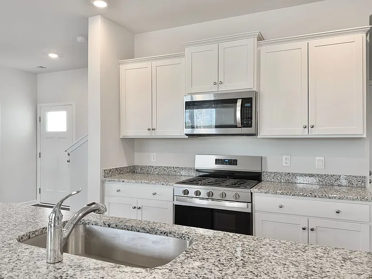 298 Watersglen Dr — Photo 10