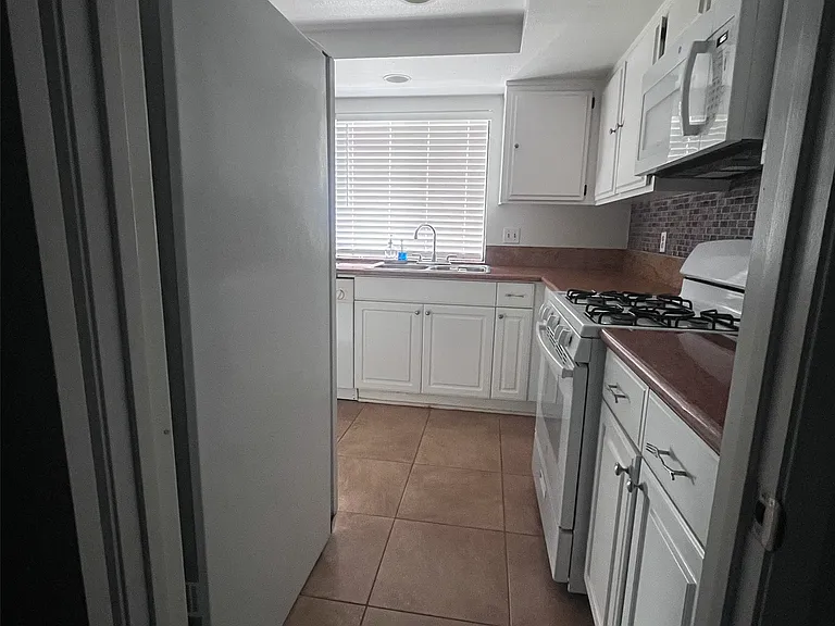 4195 Kingsley St #36 — Photo 4