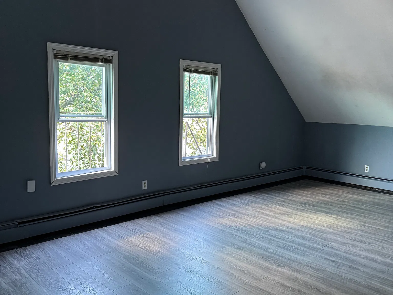 28 Tuxedo Ave — Photo 2