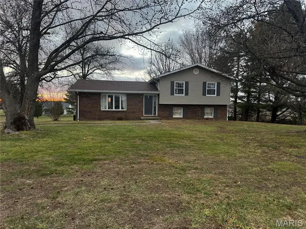 807 Linder Blvd, Greenville, IL 62246