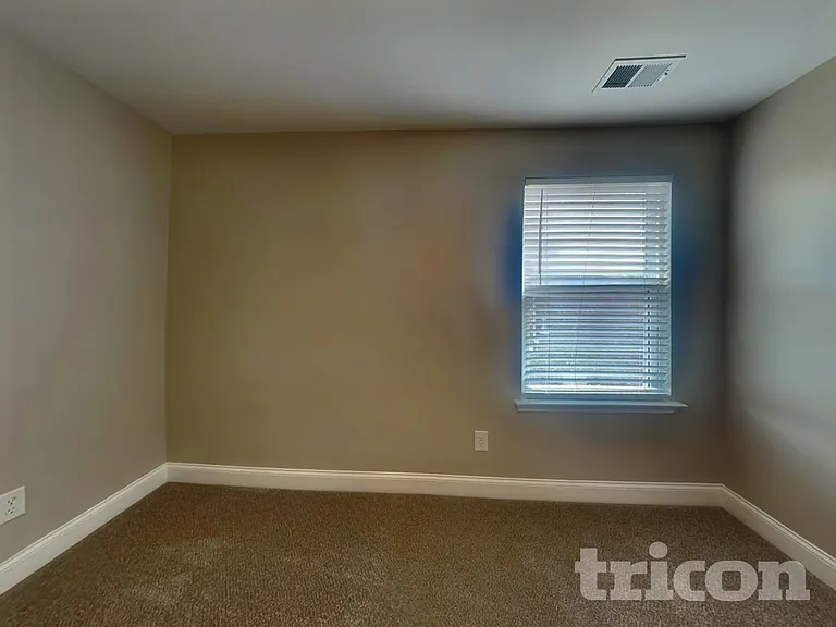 1013 Wickshire Dr — Photo 15