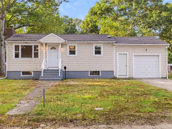 28 Florida Ave, Coventry, RI 02816