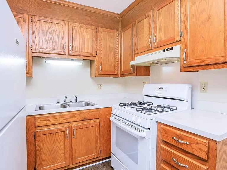 Belmont Heights Apartments & Townhomes — Photo 53