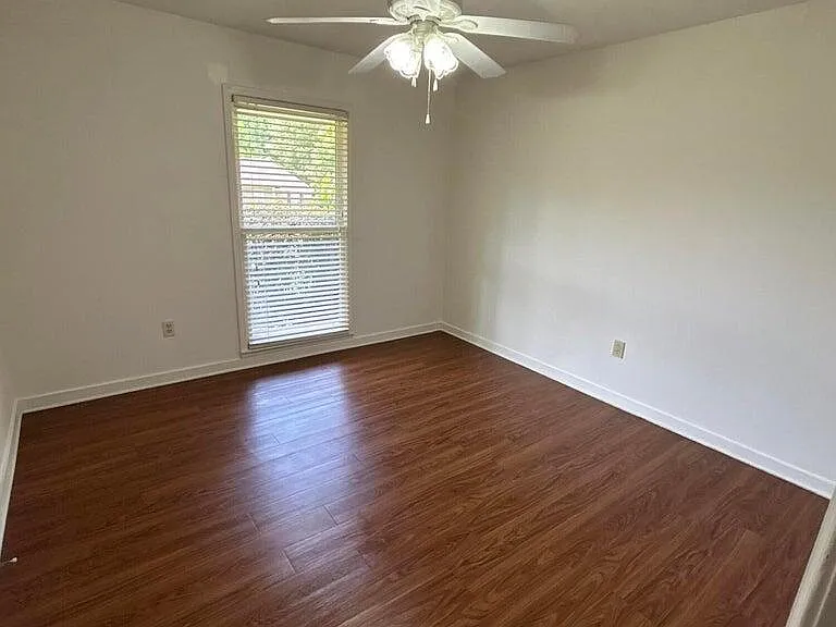 204 Foxwood Cv — Photo 11