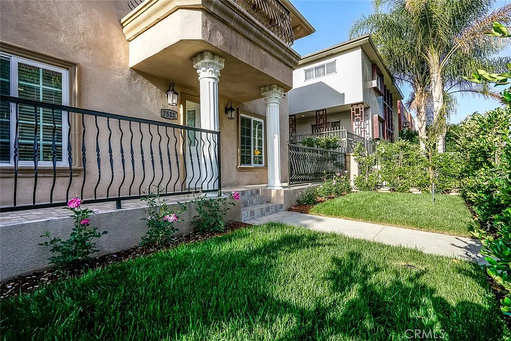 2 bed, 980 sqft, $3,795 — Photo 4