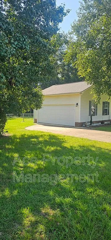 3 bed, 2.0 bath, 1448 sqft, $1,850 — Photo 2