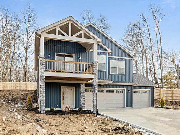 2nd image of 1004 E Hawthorn Ln