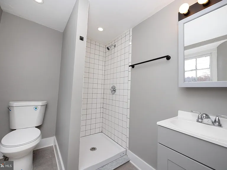 6192 Lower York Rd #B — Photo 8
