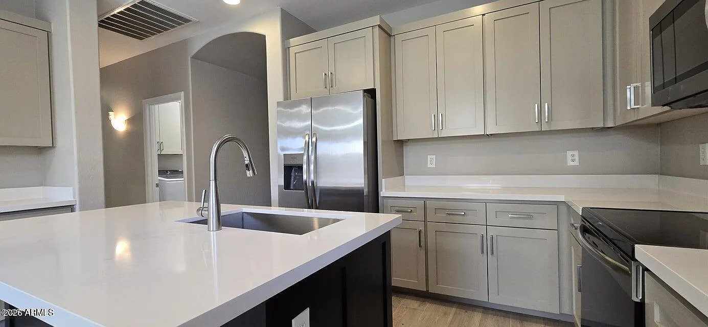 4 bed, 2.0 bath, 1818 sqft, $2,150 — Photo 4