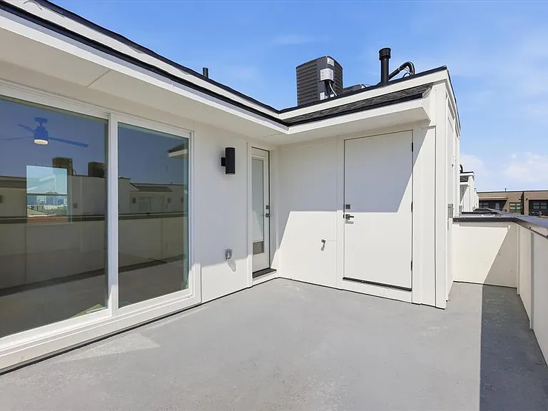 4315 San Jacinto St #302 — Photo 35