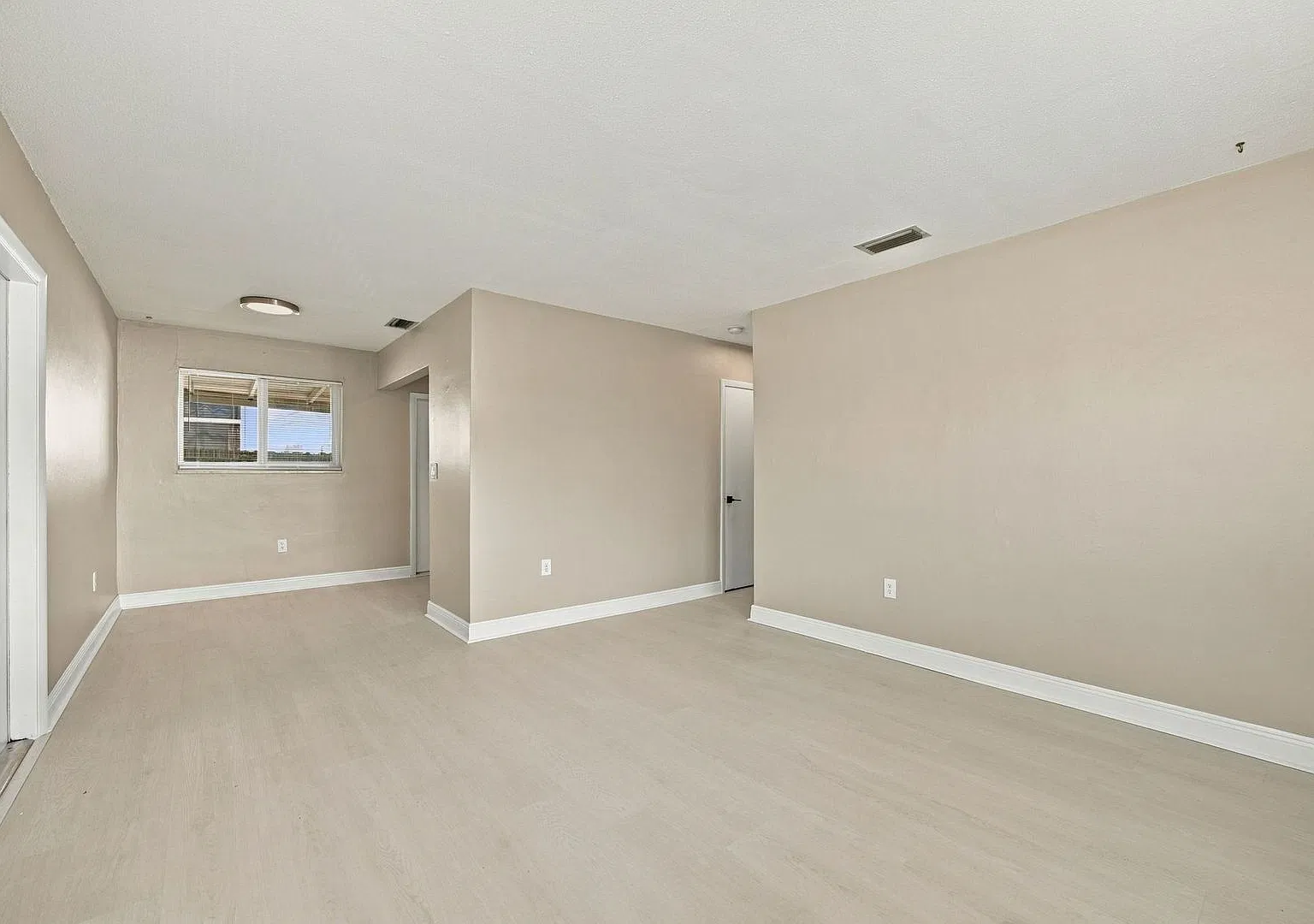 3317/3319 Duplex — Photo 4
